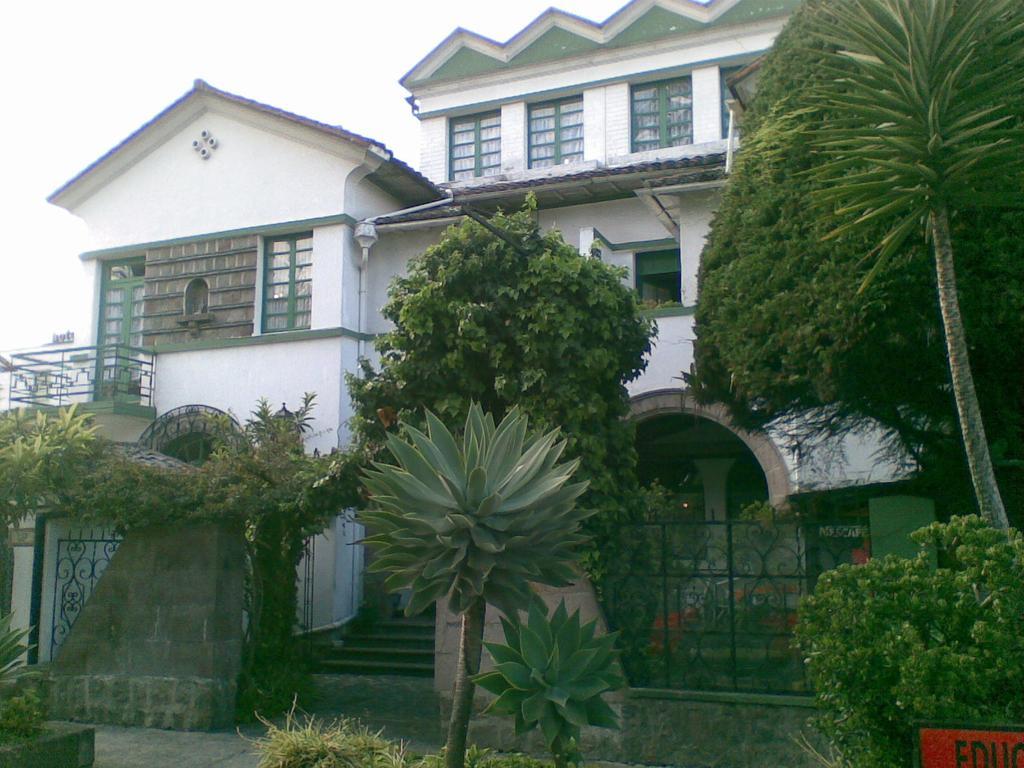 Hotel Los Alpes Quito Exterior foto